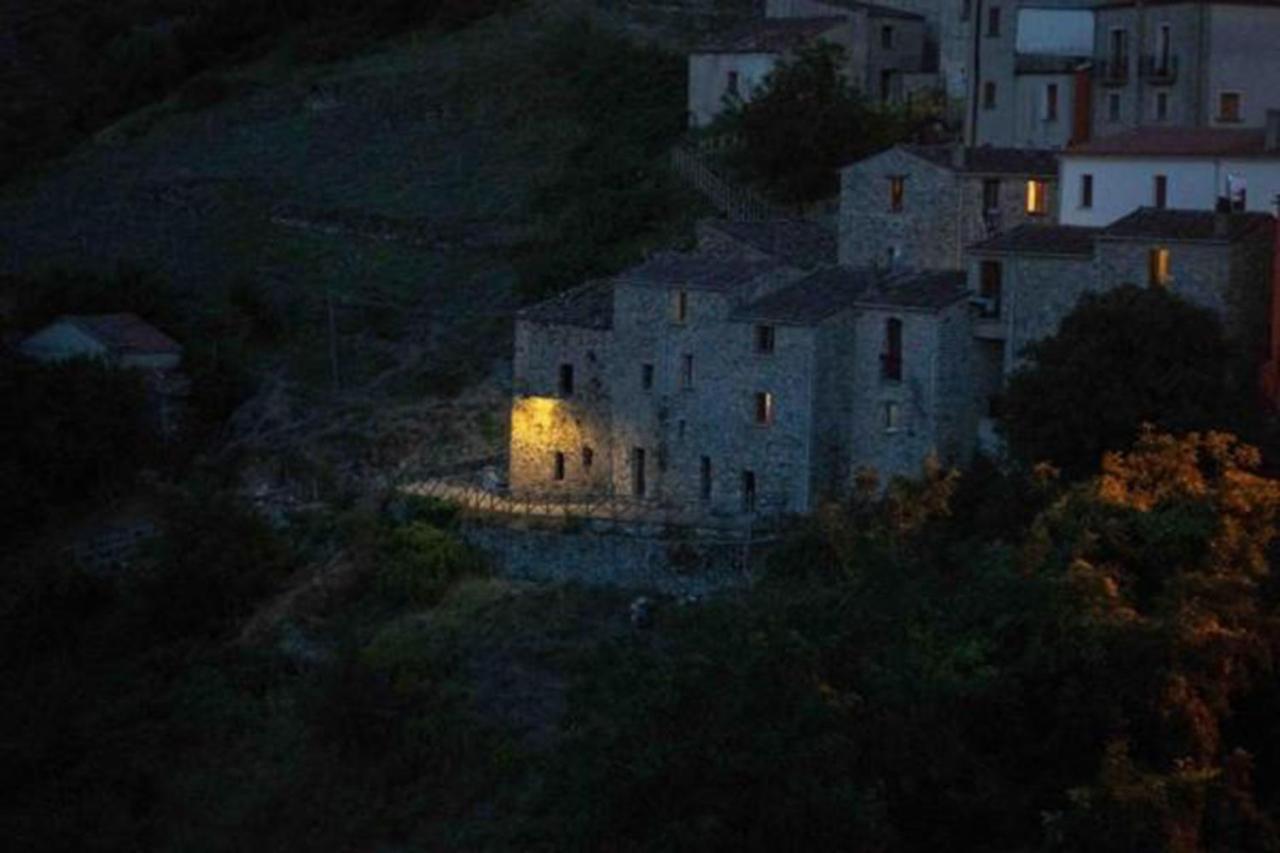 Guarda Che Luna Sasso di Castalda Esterno foto